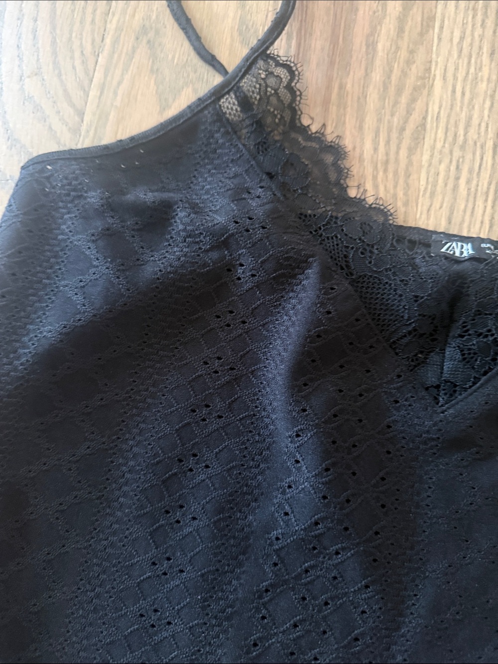 🔴5 for $25- Zara Lace-Trim Black Cami Top M - Picture 2 of 3